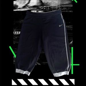 Nike Girl’s Victory DRI-fit Loose Fit Capri Leggings (Black)